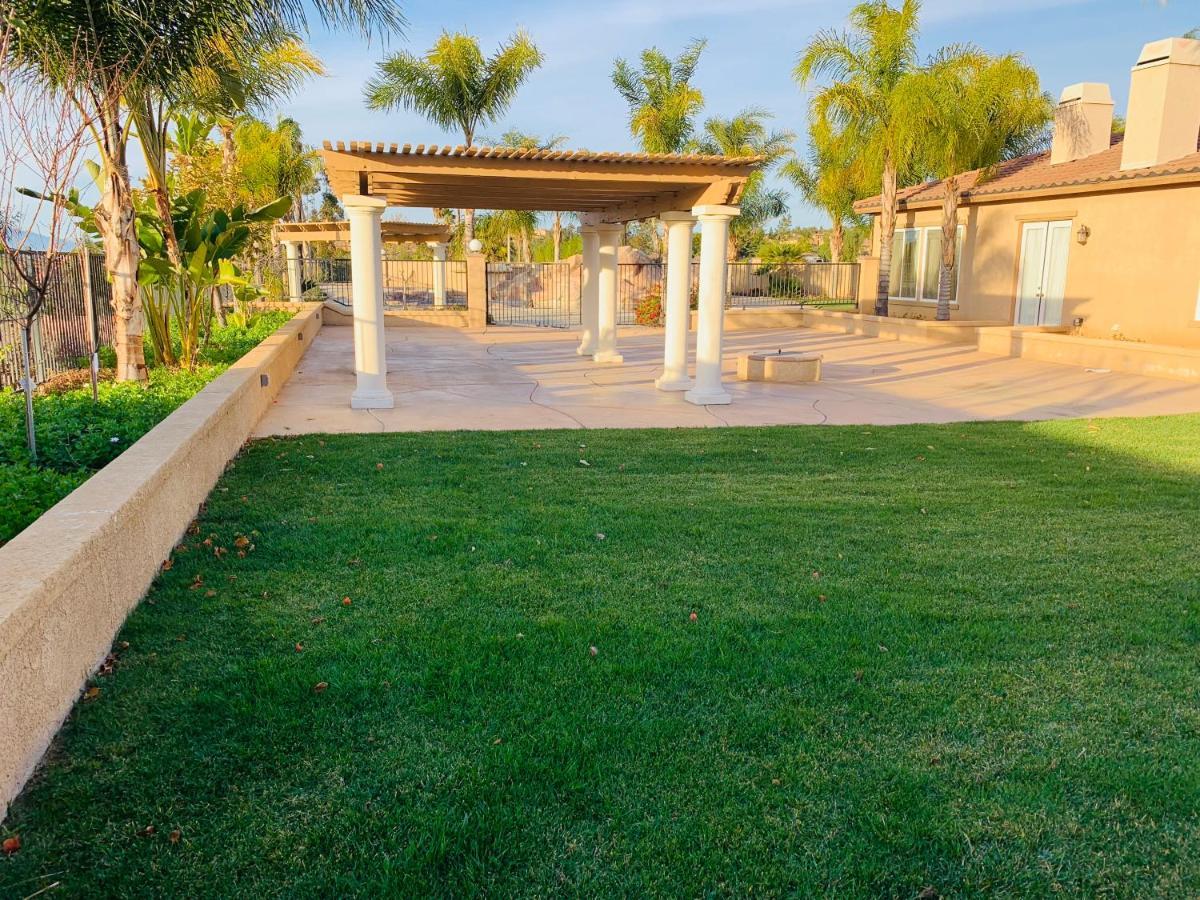 Luxhome Suites N Villa Riverside Exterior foto
