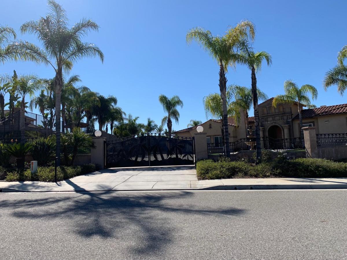 Luxhome Suites N Villa Riverside Exterior foto
